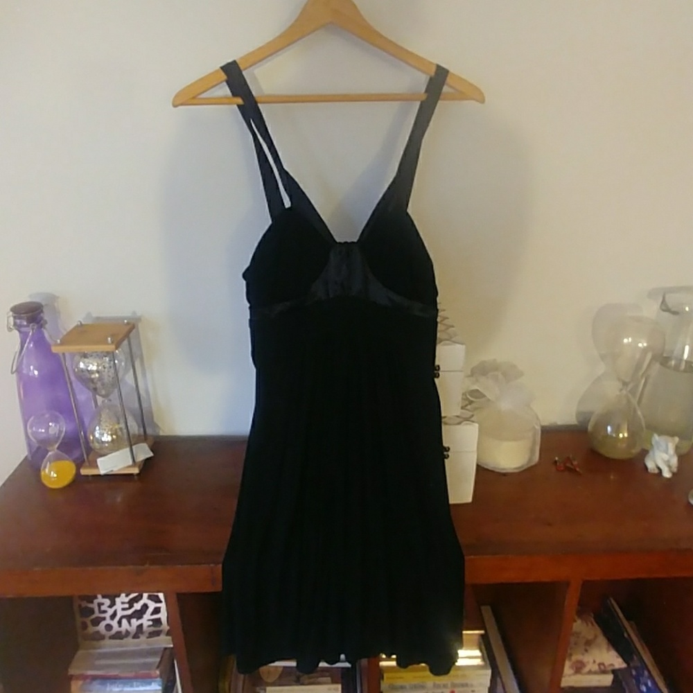 Black jersey cocktail dress with satin accent - Sm